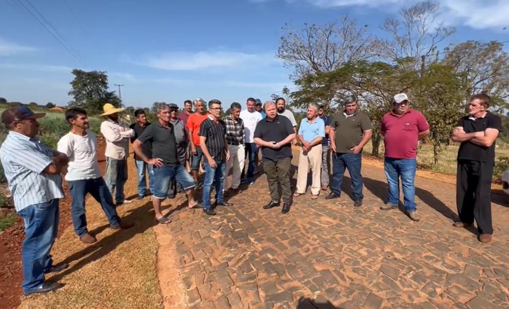 Prefeito de Salto do Itararé fiscaliza fase final das obras do Bairro Alecrim 