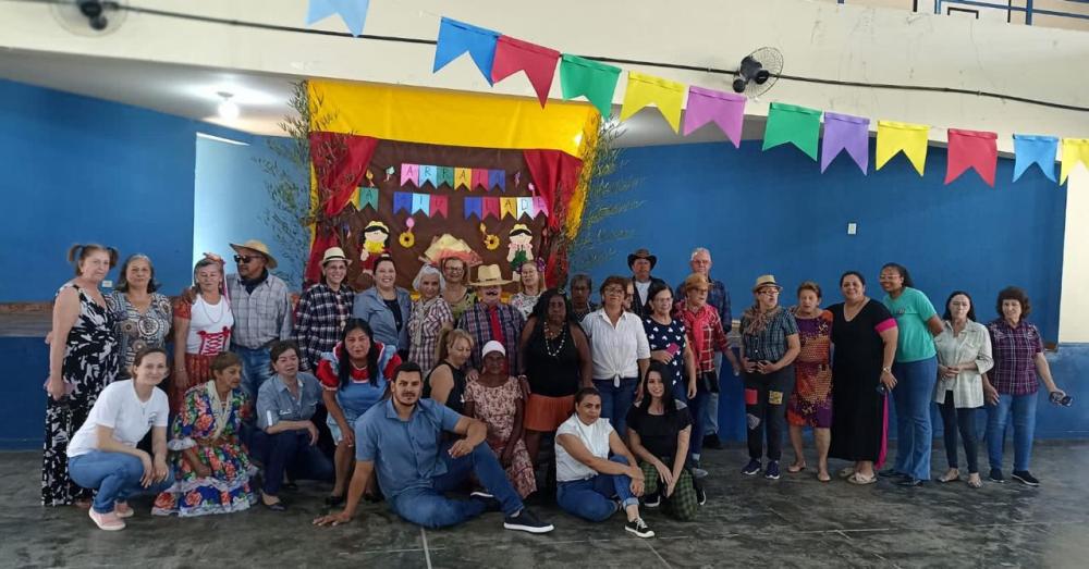 CRAS de Pinhalão promove festa julina para idosos
