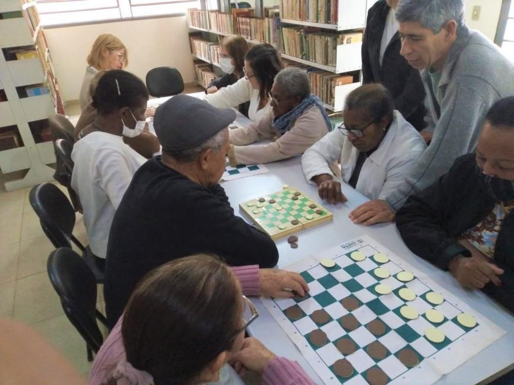 Grupo da terceira idade de Pinhalão participa de oficina de Jogos de Tabuleiro