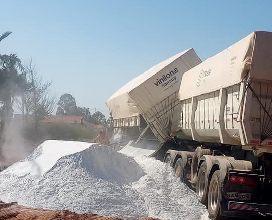 Prefeitura de Jaboti realiza programa de correção de solo em áreas rurais 