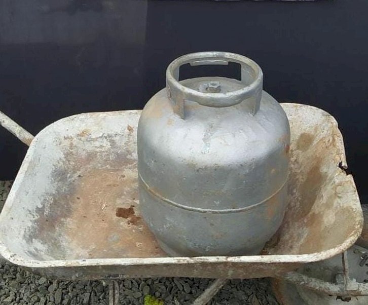 Usuários de drogas são detidos suspeitos de praticar furtos em casa de idosa