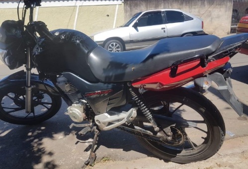 Homem coloca placa em moto cabrita e tem que explicar furto