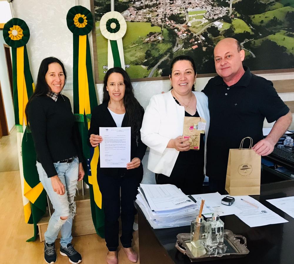 Prefeito de Pinhalão realiza reunião com representantes da AMUCAFÉ 