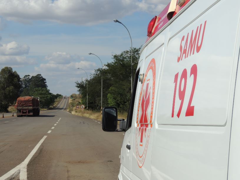 Motociclista fica ferido e caminhonete capota na PR-151 em Jaguariaíva