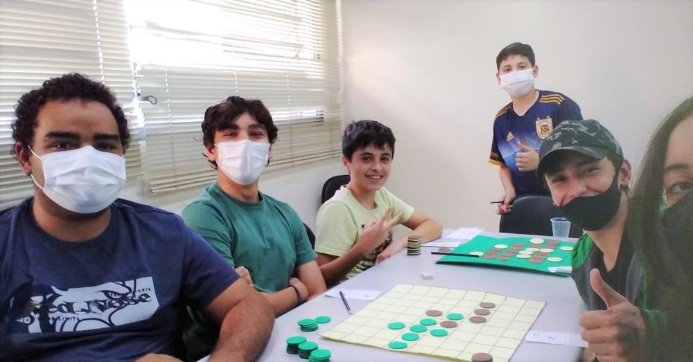 Grupo de Pinhalão participa de Campeonato Brasileiro de Othello