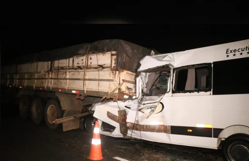 Van lotada com professores da região se evolve em grave acidente deixando sete mortos