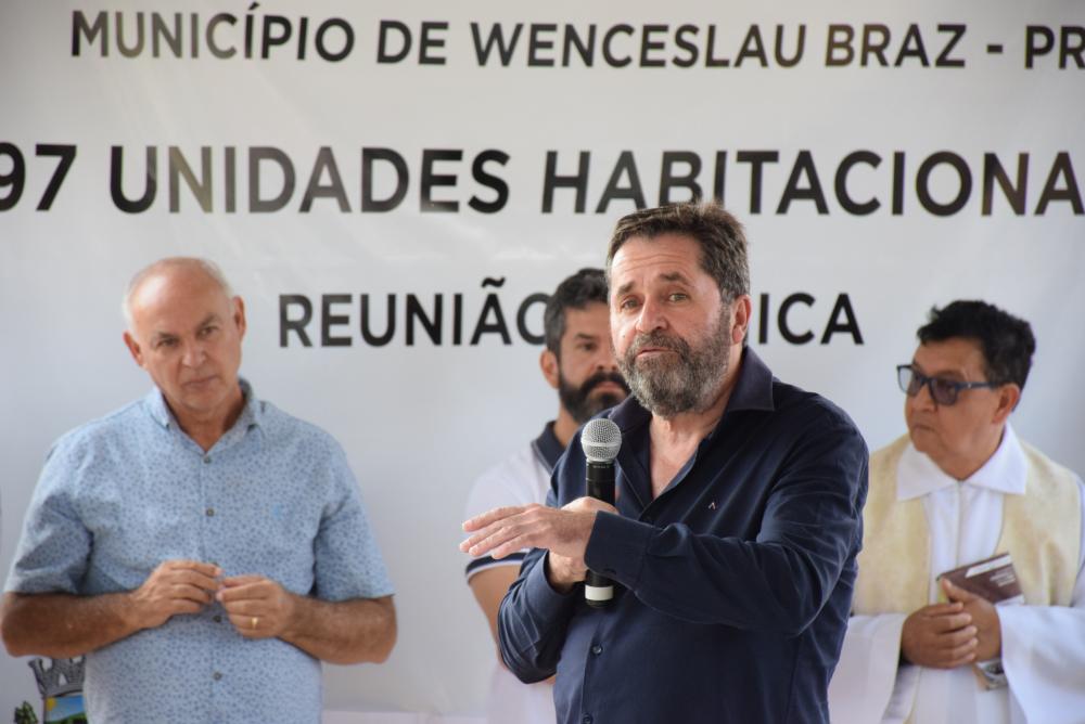 Prefeitura realiza reunião técnica e orienta retorno das famílias as casa da Vila Nova