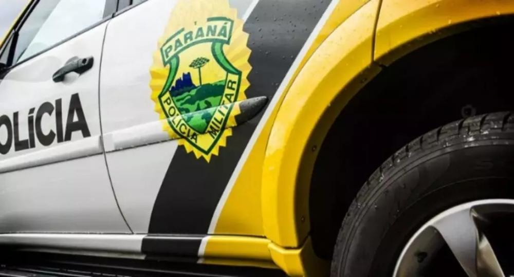 Clientes de bar são ameaçados por homem com faca