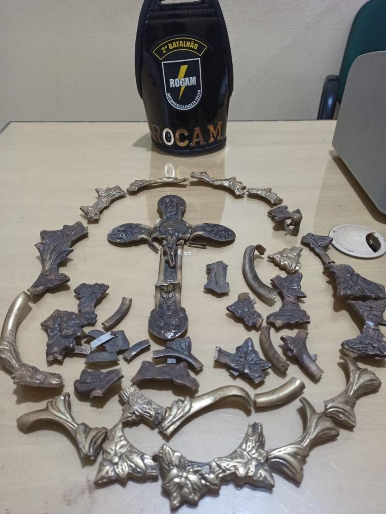 Rocam prende suspeito de furtar peças de cemitério em Santo Antônio da Platina