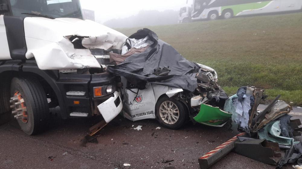 Engavetamento na BR-277 envolveu veículo da Saúde e deixou três mortos