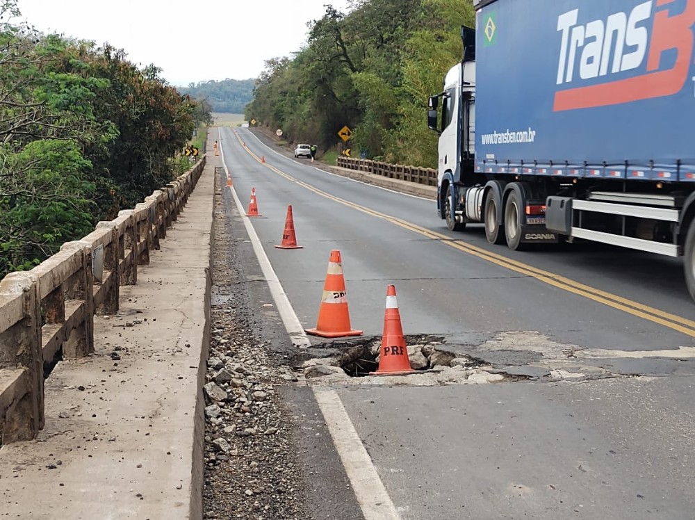 DNIT emite nota sobre à situação do viaduto do UBÁ na BR-153