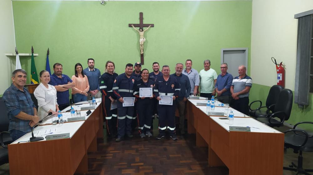 Câmara faz homenagem aos profissionais do SAMU Siqueira Campos 