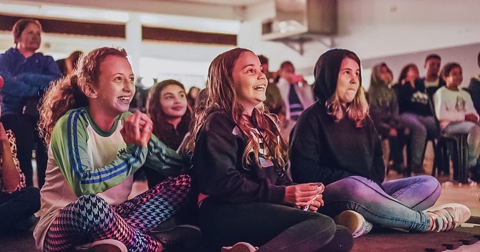 CineSolar encanta e faz a alegria da criançada em Jacarezinho