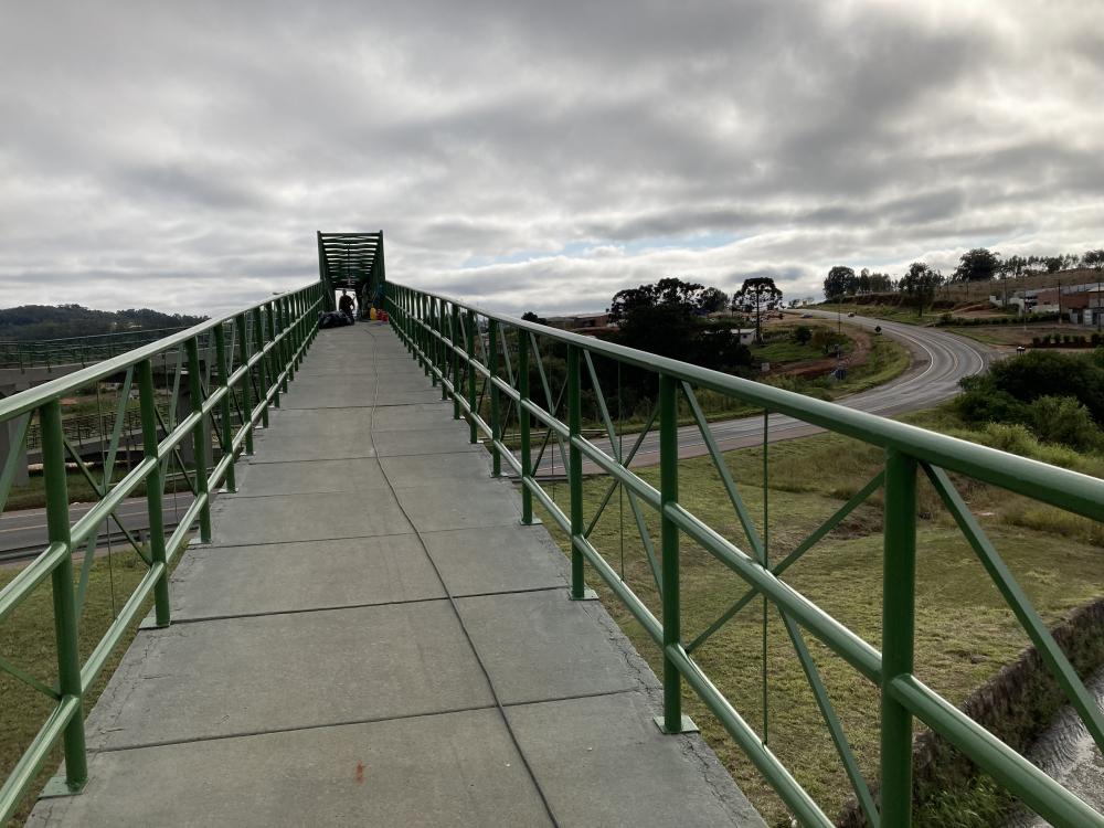 Prefeitura de Jaguariaíva inicia recuperação da passarela de pedestres da PR-151