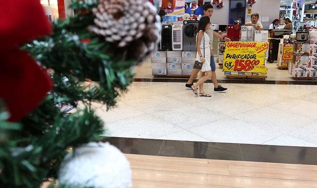 Brasileiro deve gastar, em média, R$ 116 por presentes neste Natal