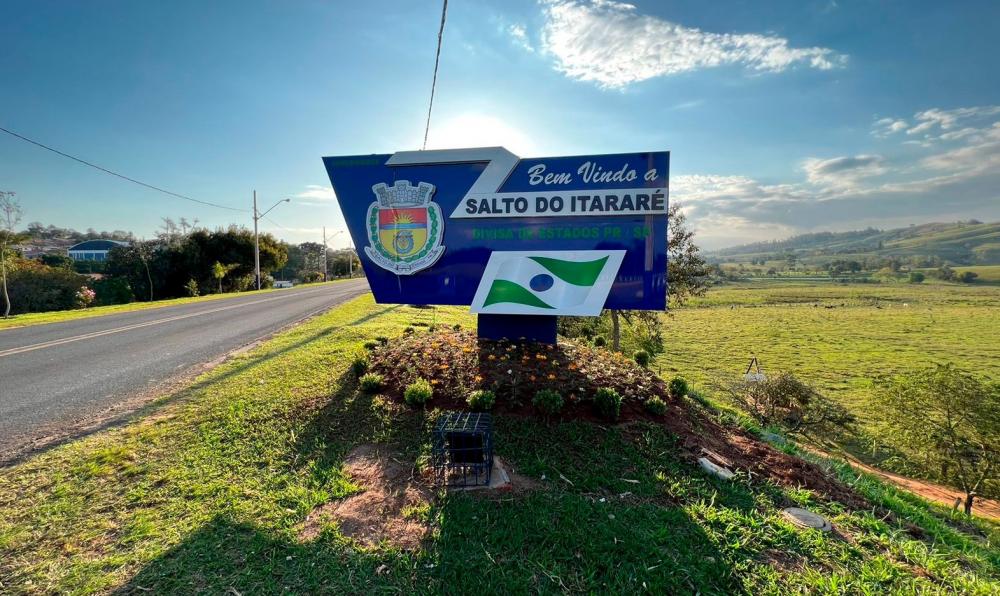 Salto do Itararé implanta totem de identificação na entrada da cidade