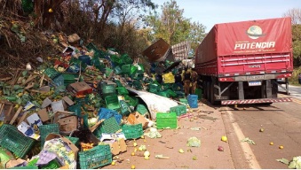 Grave acidente entre caminhões deixa dois mortos no Norte Pioneiro