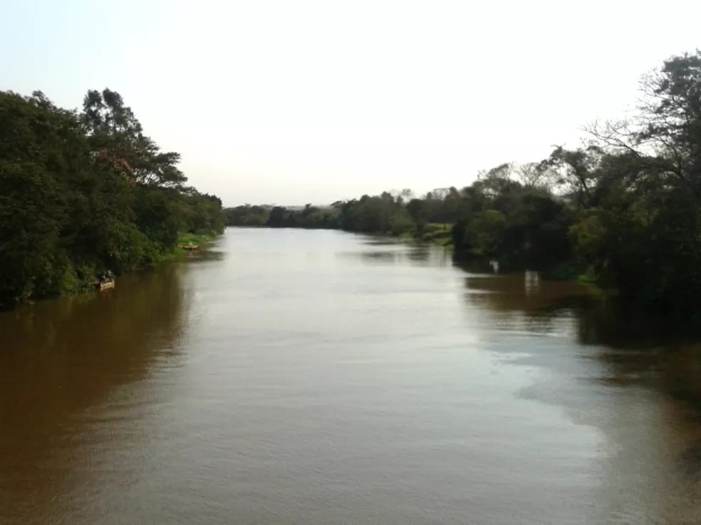 Barco vira e dois primos morrem afogados no Rio Paranapanema