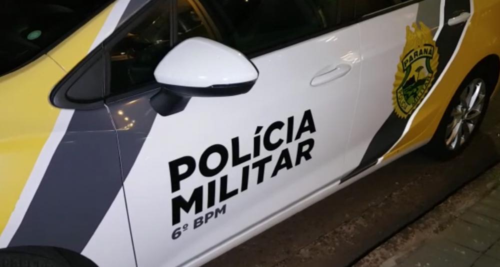 Mulher é rendida ao chegar em casa e acaba vítima de assalto a mão armada