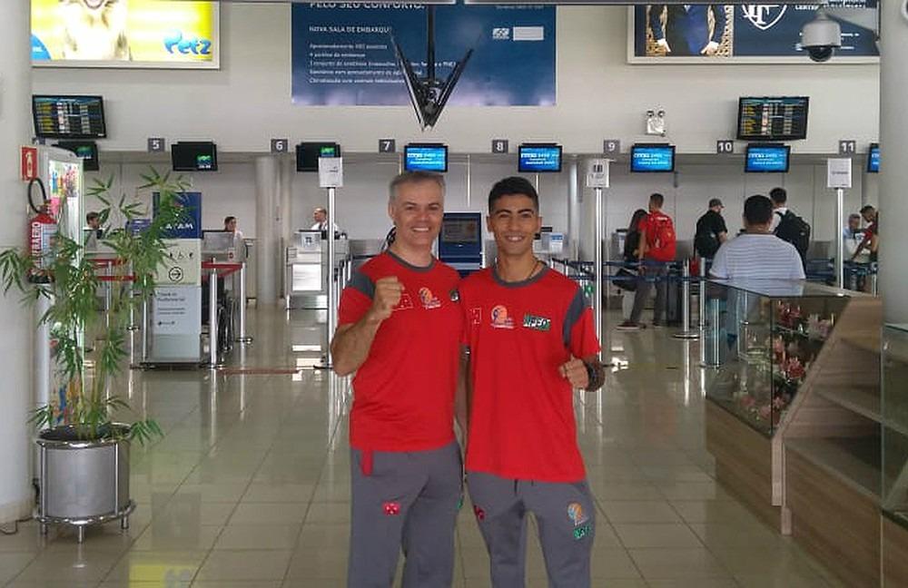 Após vender flores no cemitério, atleta de taekwondo embarca para competições na Europa