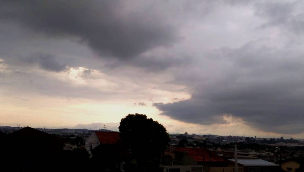 Paraná entra em alerta amarelo para tempestades e laranja para declínio de temperaturas