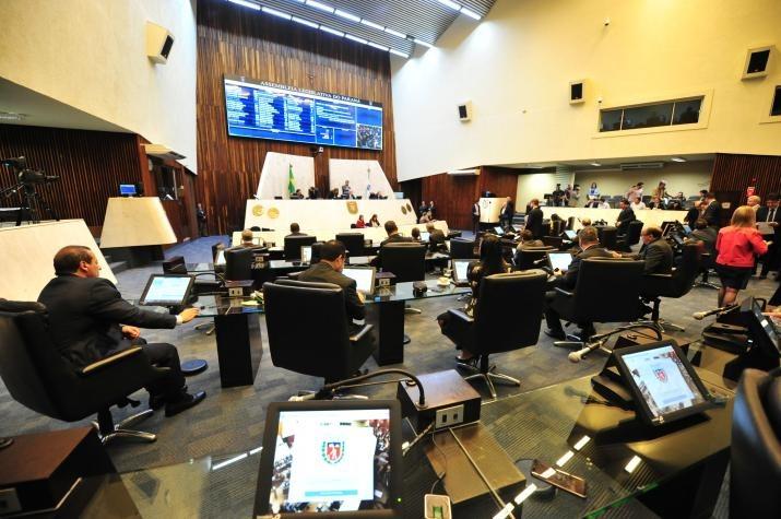 PEC prevê licenças maternidade e paternidade a parlamentares