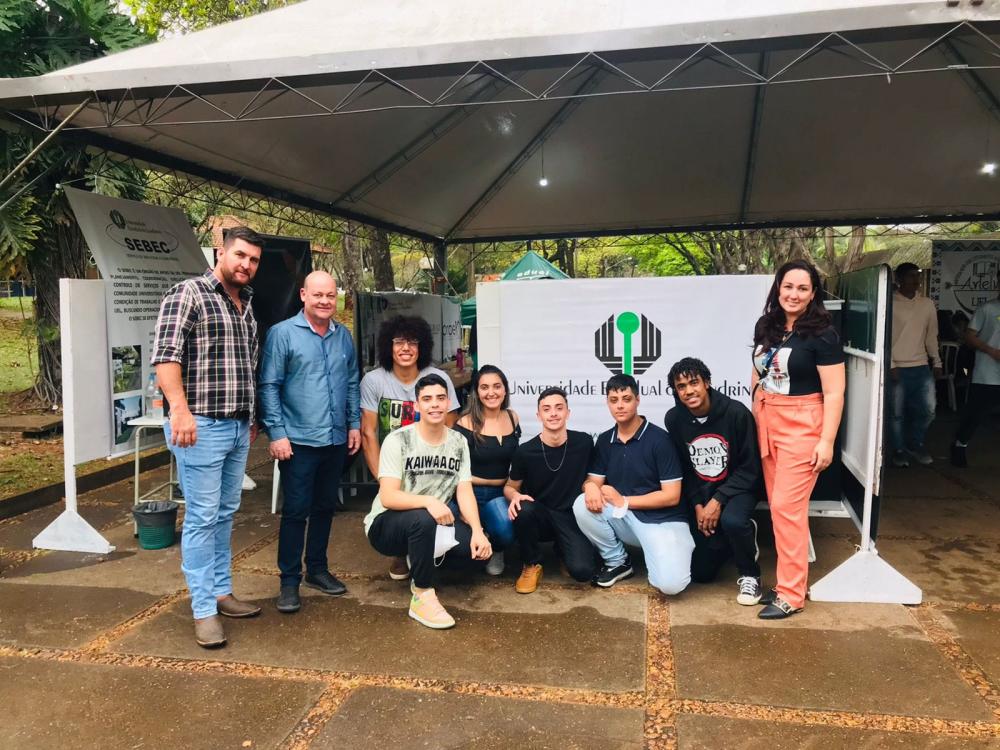 Prefeitura de Pinhalão leva alunos dos últimos anos para Feira de Profissões UEL