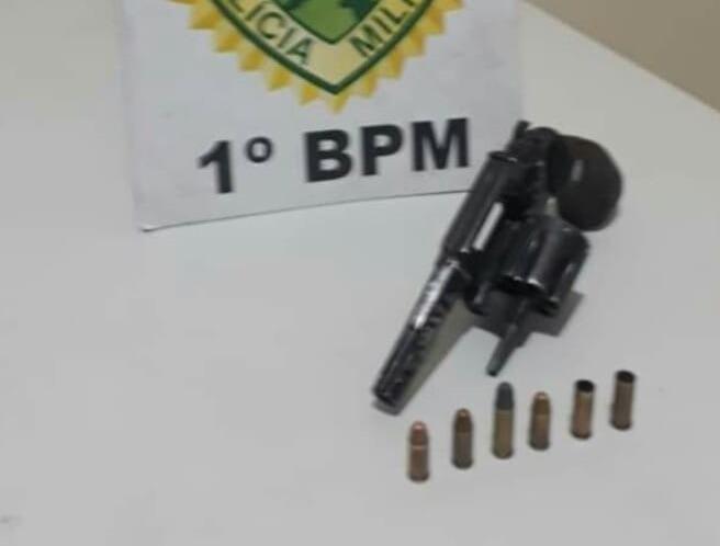 Suspeito morre após troca de tiros com a polícia