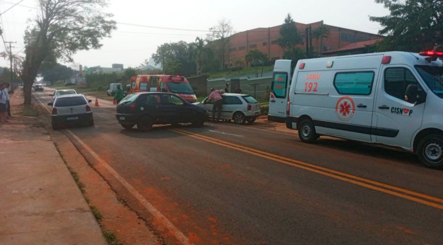 Acidente entre veículos deixa dois feridos em Santo Antônio da Platina 
