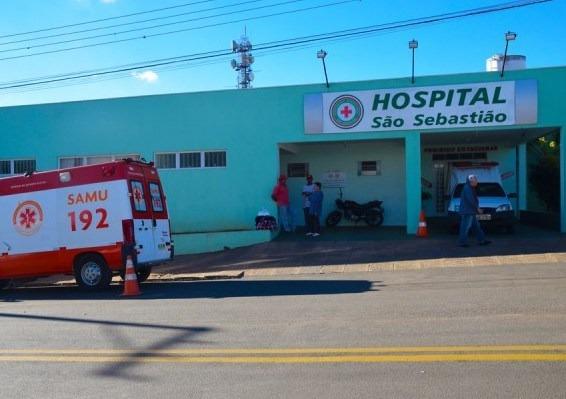 Homem descontrolado agride policiais e quebra objetos na capela do hospital em W. Braz