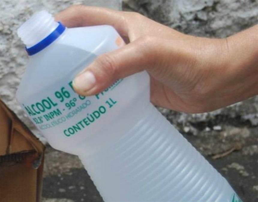 Com álcool e um fósforo, homem ateia fogo no corpo de ex-companheira