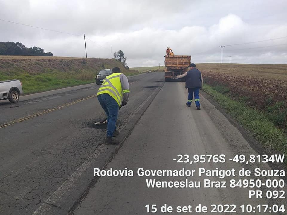 DER realiza operação tapa buracos entre Wenceslau Braz e Arapoti