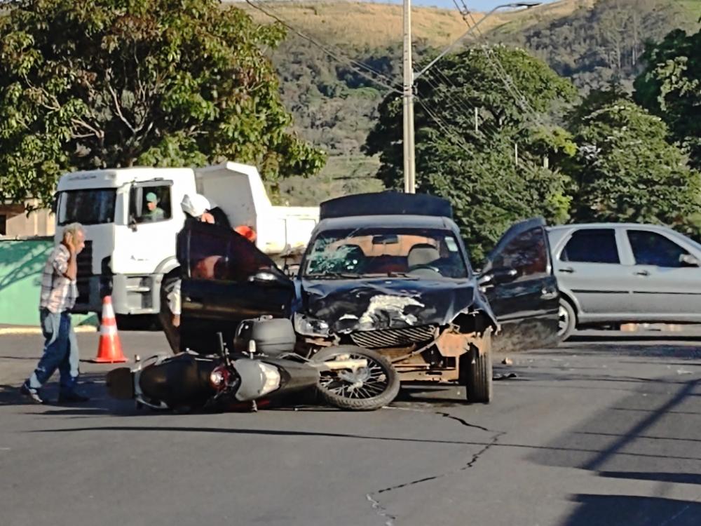 Colisão no centro de Santo Antônio da Platina deixa motociclista ferido 