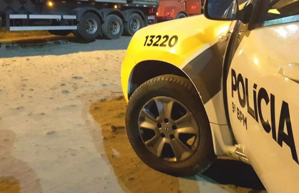 Caminhoneiro é assaltado e agredido na BR-153