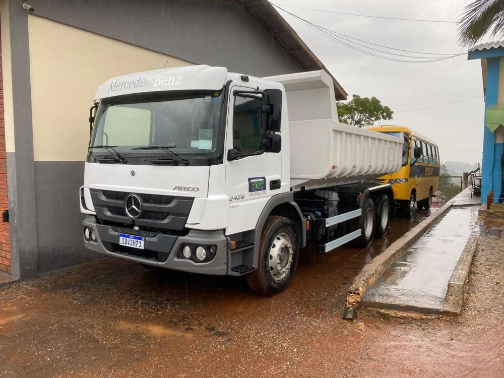 Prefeitura de Wenceslau Braz adquire Caminhão Trucado e Ônibus Escolar