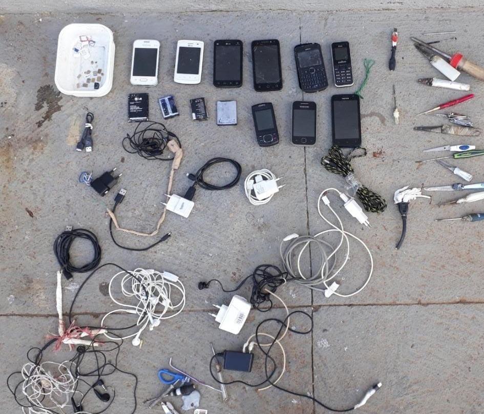 Presos de Siqueira Campos possuíam celulares e 20 facas improvisadas dentro da carceragem