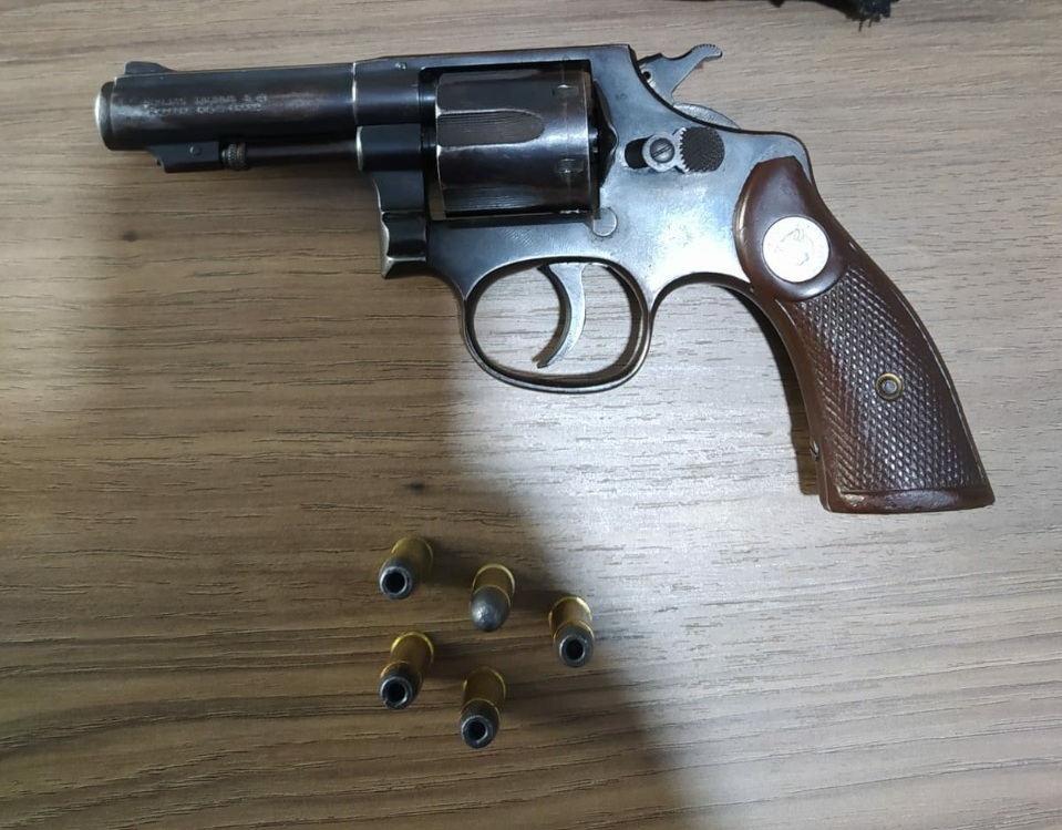 Suspeito é preso com moto clonada e revólver em Wenceslau Braz