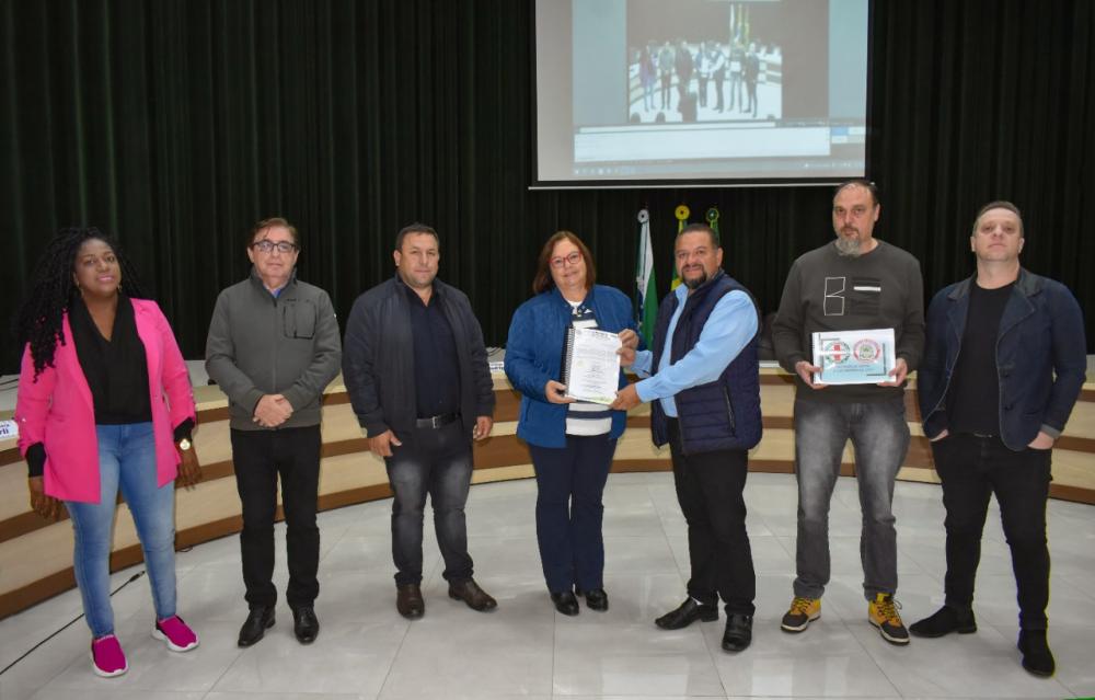 Prefeitura entrega prestação de contas do 2º Quadrimestre de 2022 à Câmara Municipal