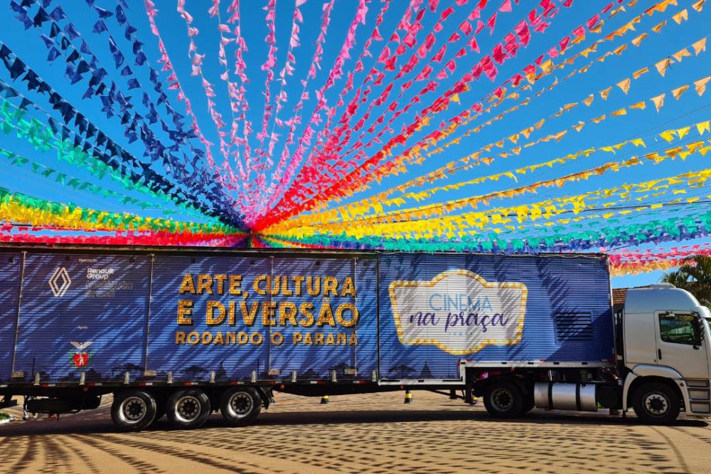 Municípios do Norte Pioneiro recebem programa Cinema na Praça