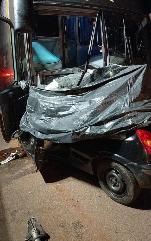 Acidente entre carro e ônibus mata motorista na BR-369