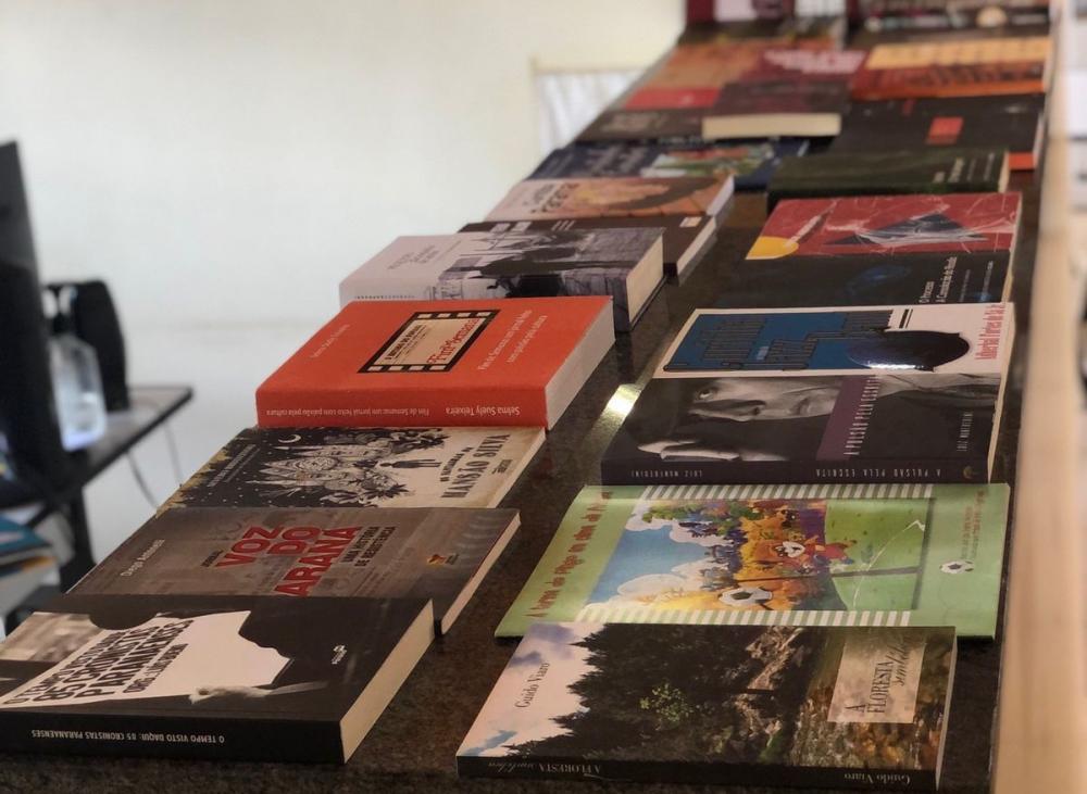 Pinhalão recebe 68 livros da Biblioteca Pública Estadual