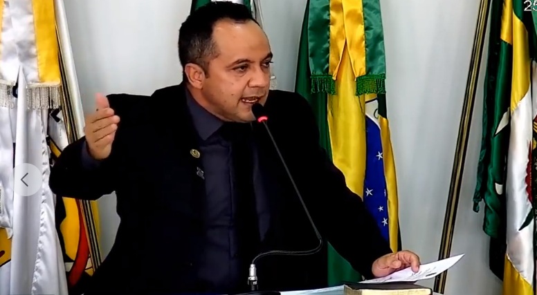 Luciano Vavá cobra prefeitura por taxas do cemitério e trabalho híbrido