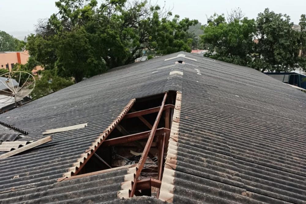 Paraná já registra ventos de até 82 km/h nesta quinta; Defesa Civil monitora ocorrências