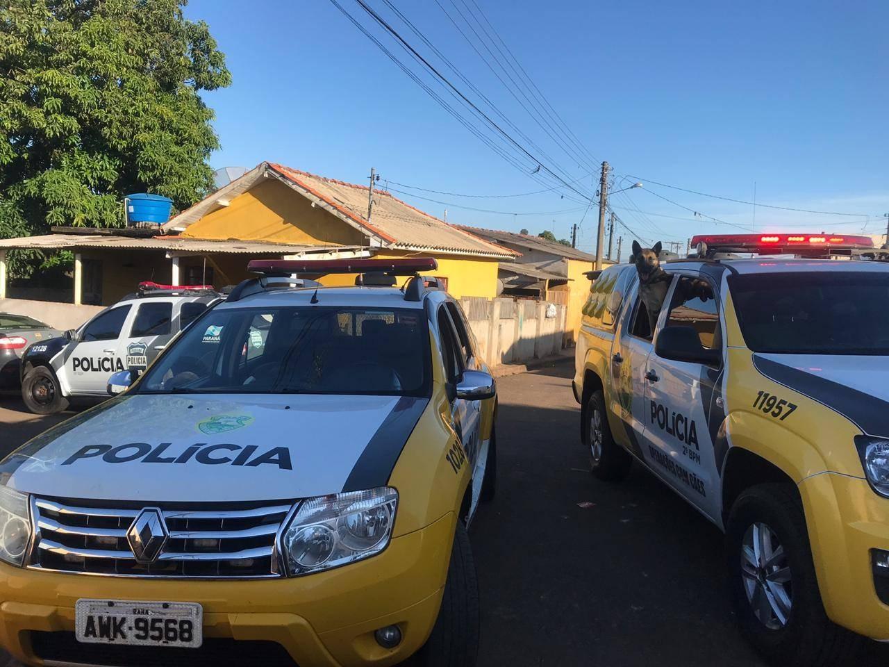 Operação policial resulta em prisões e apreensão de armas e drogas