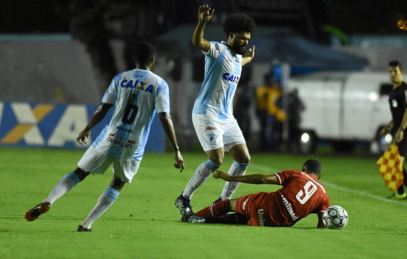 Com lesão no joelho, Lucas Costa desfalca Londrina na reta final da Série B