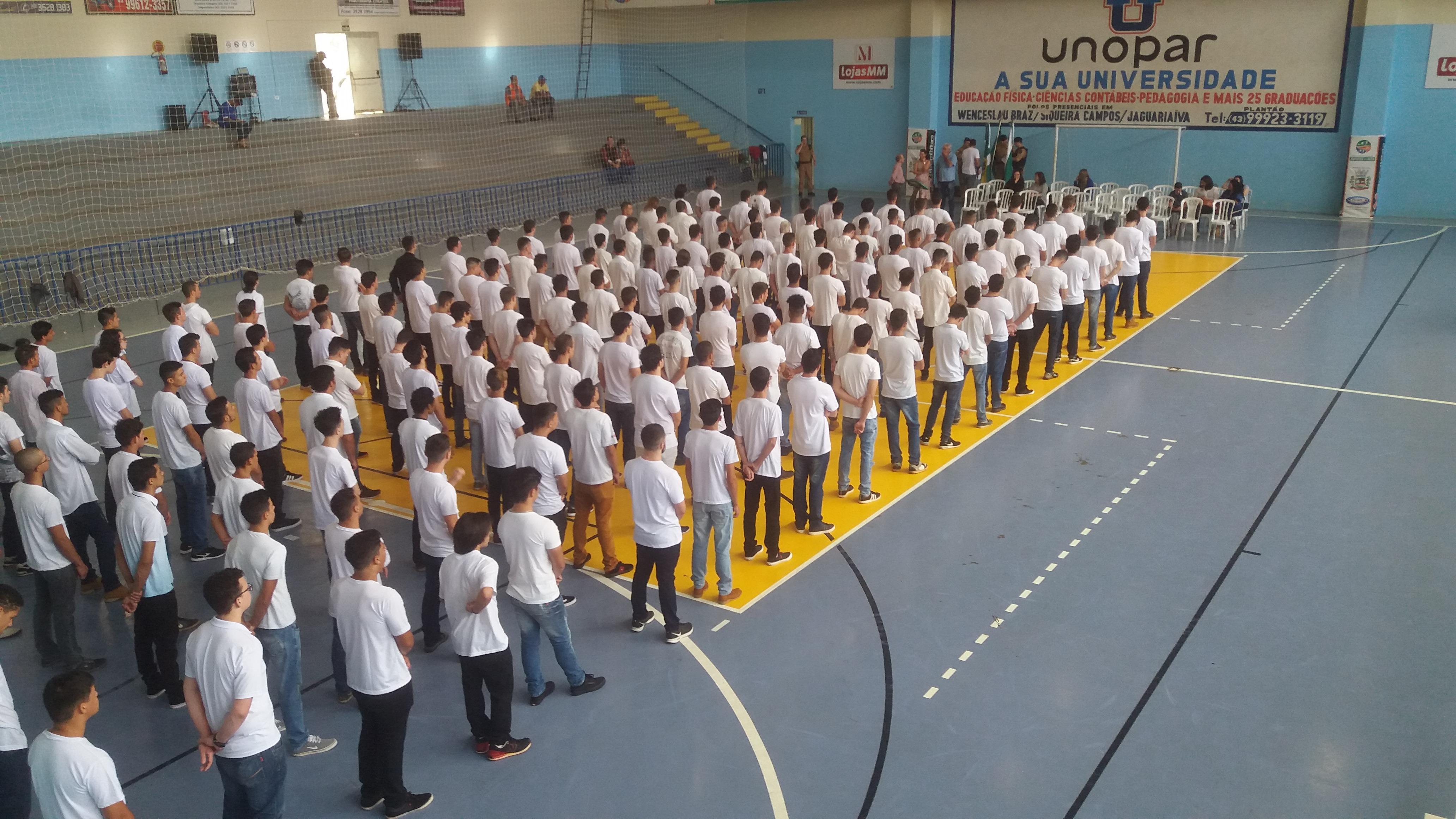 Cerimônia de dispensa e Juramento à Bandeira reúne mais de 160 jovens em W. Braz