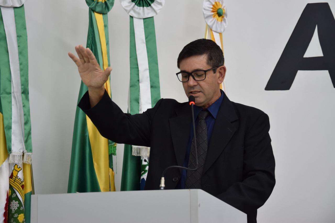 Silvio Lopes assume lugar de Giovanni Carneiro na câmara