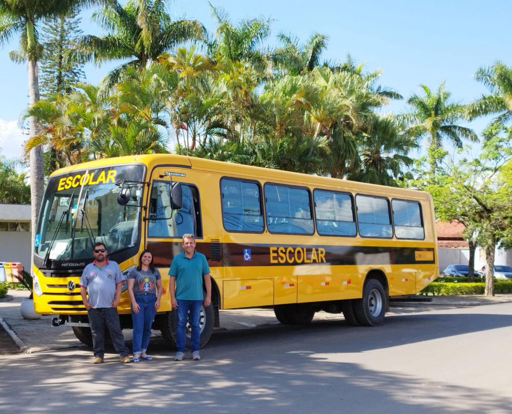 Jaboti recebe novo ônibus escolar