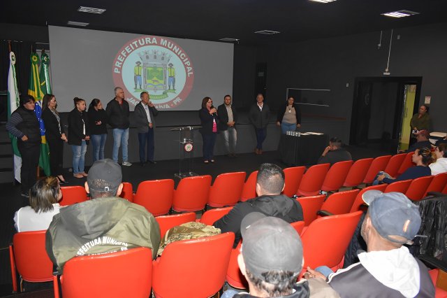 Prefeitura realiza cerimônia de posse de servidores municipais 