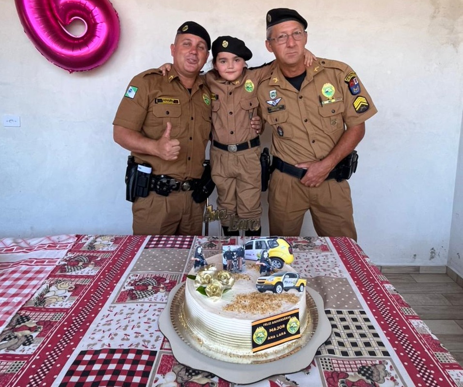 Menina de São José da Boa Vista recebe surpresa da PM em sua festa de aniversário